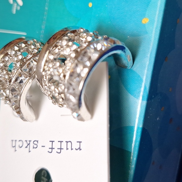 ( 5 for $20 when bundled!!) RUFF SKCH EARRINGS - Picture 5 of 7